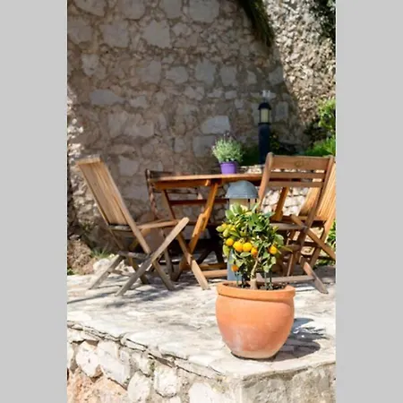 Apartment Ladovina, Relaxing Enviroment With A Modern In A Old Stone House *