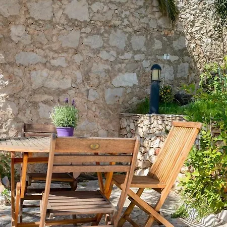Ladovina, Relaxing Enviroment With A Modern In A Old Stone House Apartment