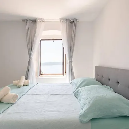 Ladovina, Relaxing Enviroment With A Modern In A Old Stone House Apartment