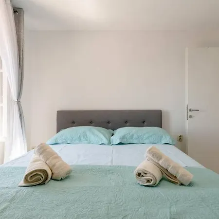 Ladovina, Relaxing Enviroment With A Modern In A Old Stone House Zavala